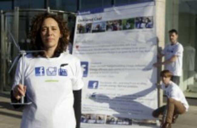 Greenpeace calls on Facebook to 'unfriend coal'