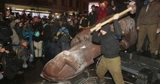 Demonstrators topple Lenin statue in giant Ukraine protest