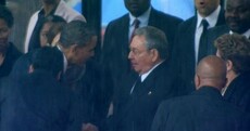 PHOTO: Barack Obama shakes hands with Cuban president Raul Castro