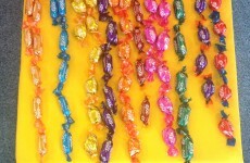 How many of each kind are inside a tin of Roses?