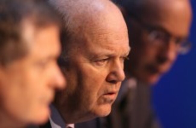 Noonan says pay to top bankers needs re-examination