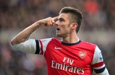Rare Giroud goal puts Arsenal back on top