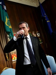 As anticipated, the obligatory pic of Chris Hadfield supping a Guinness has just landed