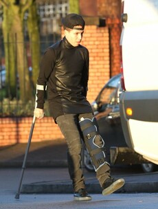 Samir Nasri out of action for eight weeks after injuring his left knee