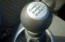 Car thieves forced to abandon robbery because they couldn't use a manual gearstick
