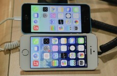 Apple considers developing mobile payments service for physical goods