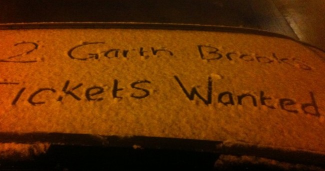 Even the snow can't distract Ireland from Garth Brooks mania
