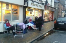 Yes, Garth Brooks fans are queuing for tickets once again