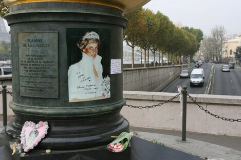 Tributes to Princess Diana close to the Pont d'Alma tunnel where she, Dodi Al Fayed and Henri Paul lost their lives (File photo)