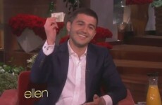Ellen DeGeneres finally gives the Oscars pizza guy his tip