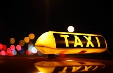 Taxi driver suspended for throwing Irish speakers out of his car