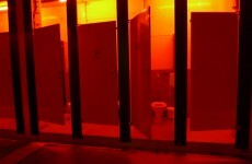 9 people you'll definitely run into in the nightclub toilets