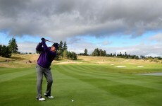 Tom Watson's no look, behind-the-back golf shot is pretty impressive