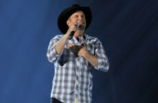 Politicians told "don't negotiate" on Garth Brooks concerts