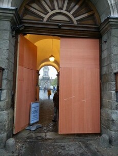 Trinity College gets temporary gate as man who smashed into historic entrance released