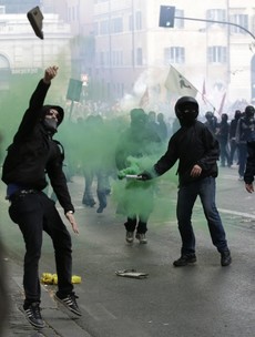 Police fire tear gas on anti-austerity protesters in Rome, 20 officers were injured in violence