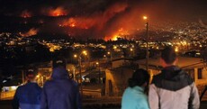 Sixteen people have died in a huge fire consuming the outskirts of a Chilean port city
