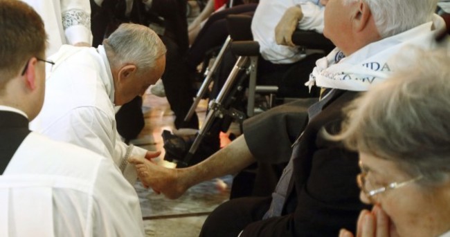 Pope Francis has been washing people's feet ... again