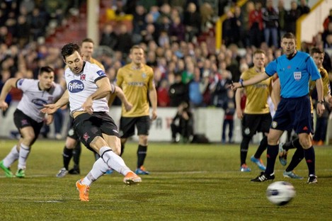 Richie Towell fires in a penalty for Dundalk.