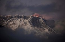 Bad weather halts rescue after deadliest Everest disaster