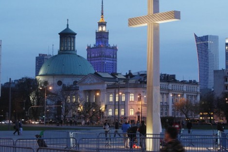 Commemorative cross for Pope John Paul II in Warsaw. (File photo)