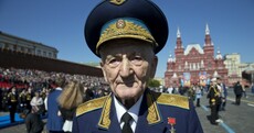 Pics: "Hello comrades!" - Putin celebrates Russia's victory over Nazism by visiting Crimea
