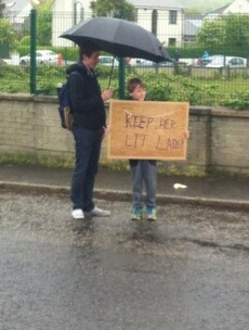 'Keep her lit lads' -- one Irish fan's message for Giro riders in Co Antrim today