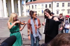 Aerosmith frontman Steven Tyler tries to sing his own song with some buskers