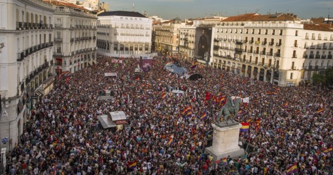 "No more kings!" - Huge crowds gather to protest against the monarchy in Spain