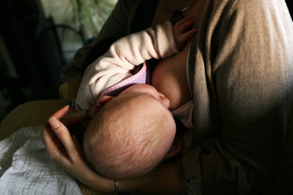 590px x 393px - Breastfeeding pics won't be removed by Facebook anymore Â· TheJournal.ie