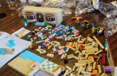 Mesmerising stop-motion building of The Simpsons Lego set