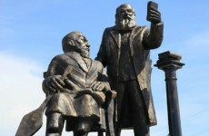 'Selfie statue' removed in Kazakhstan... because people couldn't stop laughing