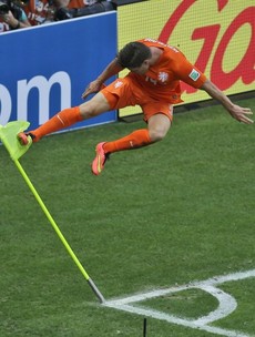Dutch double up late on as Mexico wave goodbye