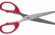Man robs restaurant with a scissors but is followed by staff member - he now faces charges