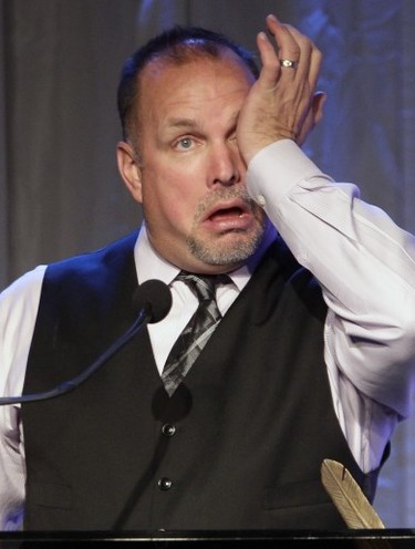 All FIVE Garth Brooks concerts have been cancelled ·