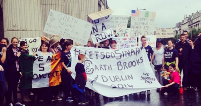 'Let Garth play': GPO protest over Brooks concert fiasco