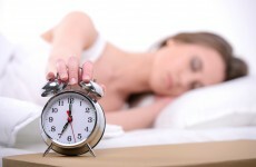 Have trouble getting out of bed in the morning? Try these 9 tricks for waking up early