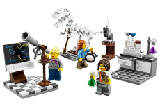 Lego makes female scientists playset... after getting told off by little girl