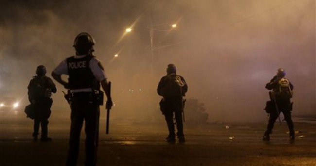Police fire smoke and tear gas at defiant Ferguson protesters