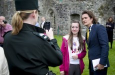 Orlando Bloom attends Irish wedding, poses for 7 gagillion selfies... it's The Dredge