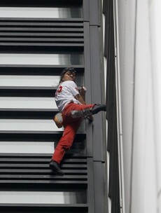 French Spiderman arrested in Sydney