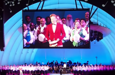 Here's Conan O'Brien performing the Monorail Song from The Simpsons, live