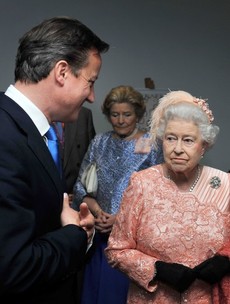 WATCH: David Cameron lets slip that the Queen "purred" after Scottish referendum defeat