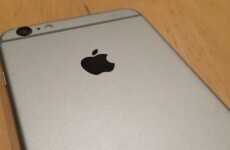 People are trying to smuggle hundreds of iPhone 6s into China