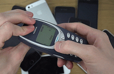 Here's what happens when you try to bend a Nokia 3310