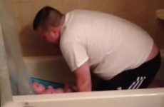 Most adorable dad ever sings amazing song to his baby in the bath