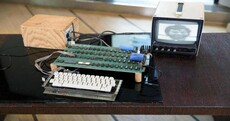 Someone just bought an Apple computer for $905,000
