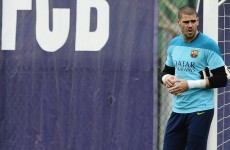 Former Barcelona goalkeeper Valdes to train with Man United