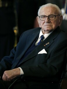 'British Schindler' honoured for saving hundreds of children from Nazi death camps
