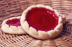 Warehouse worker sacked for eating a jam tart